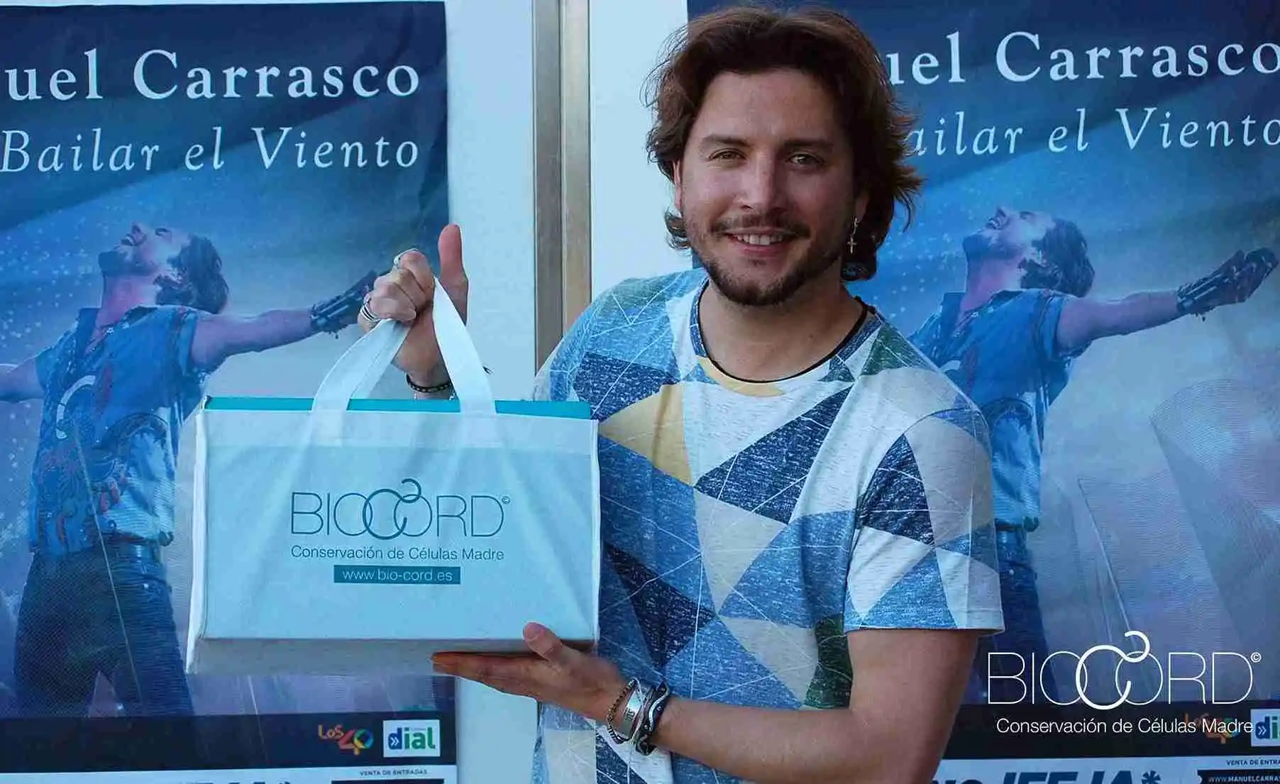 El cantante Manuel Carrasco recoge el kit de células madre de Bio-Cord