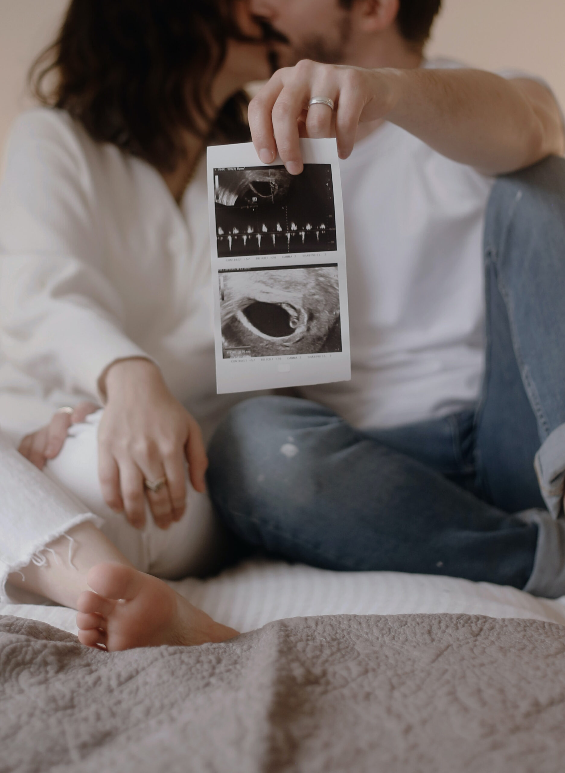 pregnant-couple