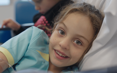 Zara, primera niña en Australia en recibir su propia sangre del cordón umbilical como terapia para la parálisis cerebral